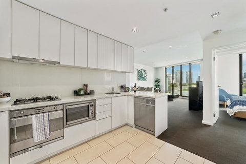Signature Waterfront Apartments - Your Accommodation 28