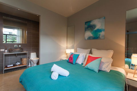 The Love Shack - Romantic Bungalow - Your Accommodation 10