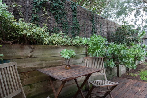 The Love Shack - Romantic Bungalow - Your Accommodation 11