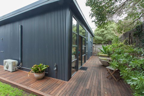 The Love Shack - Romantic Bungalow - Your Accommodation 1