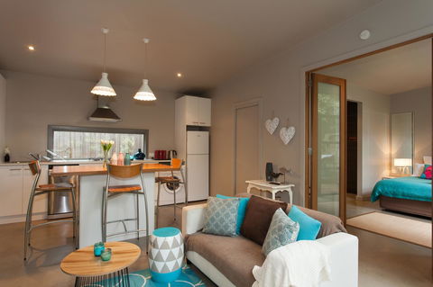 The Love Shack - Romantic Bungalow - Your Accommodation 3