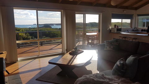 Sunsets On Martyrs Luxury Coastal Beach House Peterborough - Your Accommodation 1