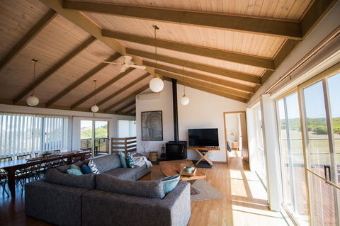 Sunsets On Martyrs Luxury Coastal Beach House Peterborough - Your Accommodation 2