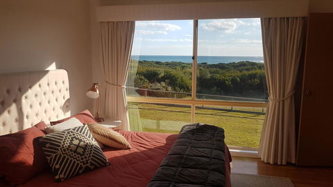 Sunsets On Martyrs Luxury Coastal Beach House Peterborough - Your Accommodation 5