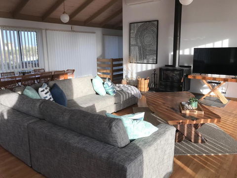 Sunsets On Martyrs Luxury Coastal Beach House Peterborough - Your Accommodation 10
