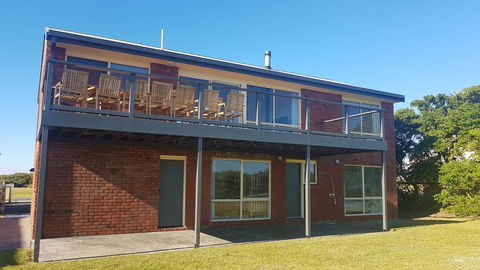 Sunsets On Martyrs Luxury Coastal Beach House Peterborough - Your Accommodation 24