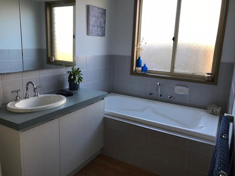 Sunsets On Martyrs Luxury Coastal Beach House Peterborough - Your Accommodation 17