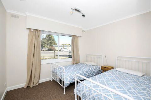 The Hill House - Your Accommodation 2