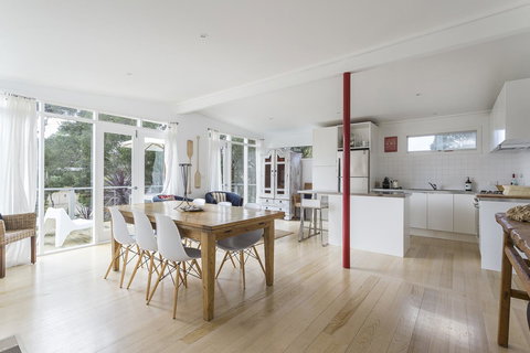 Sunset On Scott - Relax In Tranquility & Style - Your Accommodation 1