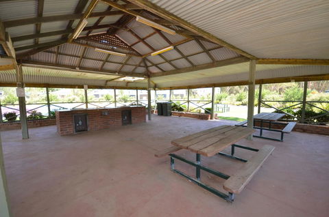 Tasman Holiday Parks - Merool On The Murray - Your Accommodation 37