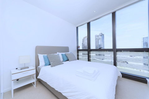 Brilliant Victoria Harbour Waterfront - Your Accommodation 1