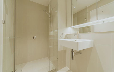 Brilliant Victoria Harbour Waterfront - Your Accommodation 4