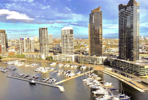 Brilliant Victoria Harbour Waterfront - Your Accommodation 16
