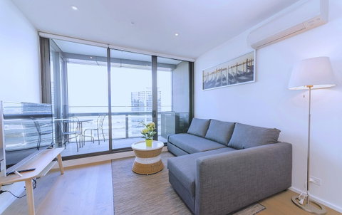 Brilliant Victoria Harbour Waterfront - Your Accommodation 5