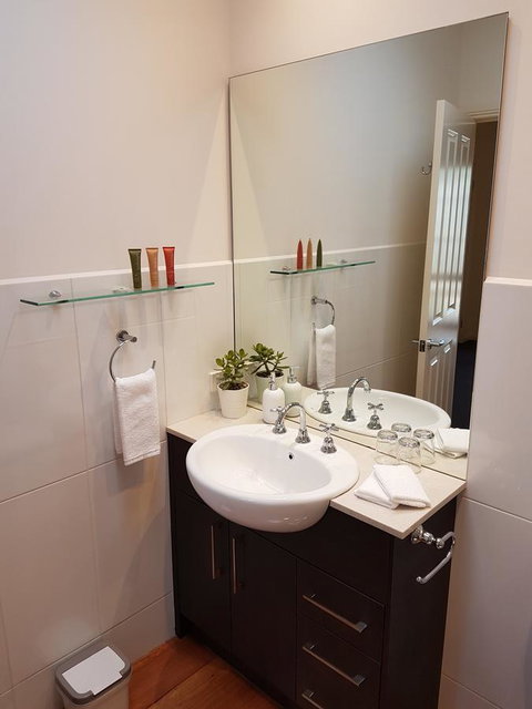 Healesville House - Fig Tree House - Your Accommodation 12