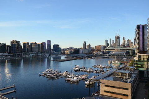 Orange Stay At Collins Wharf - Your Accommodation 3