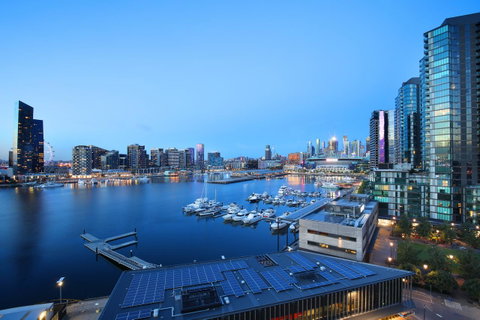 Orange Stay At Collins Wharf - Your Accommodation 4