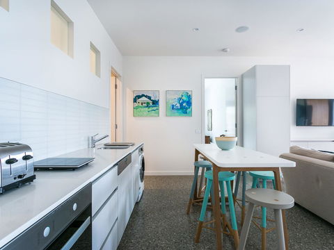 Lansdowne Villa - With Swimming Pool - Your Accommodation 6