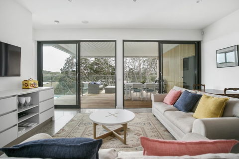 Lansdowne Villa - With Swimming Pool - Your Accommodation 1