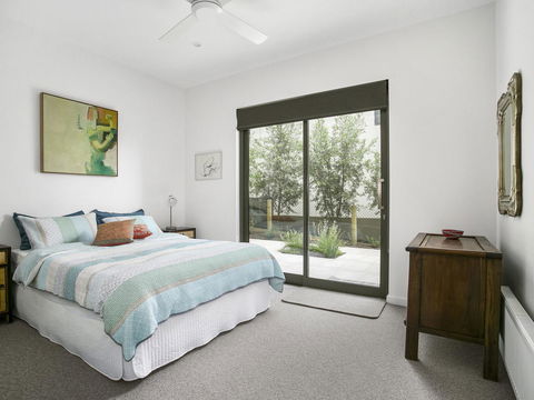 Lansdowne Villa - With Swimming Pool - Your Accommodation 9