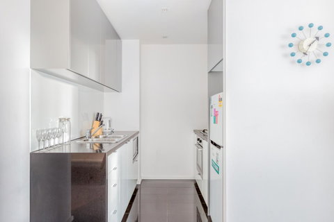 Southbank Biz-Biz Hotel Apartment - Your Accommodation 18