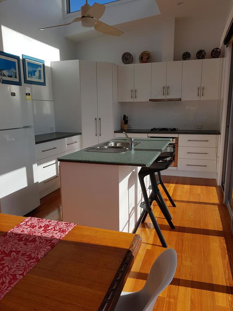 Beach Retreat Apartment Marengo - Your Accommodation 16