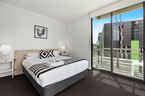 Docklands Private Collection - City Harbour Apartments - Your Accommodation 12