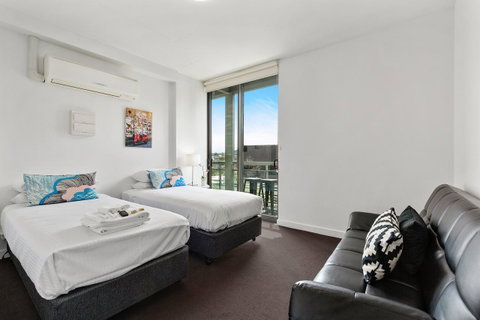 Docklands Private Collection - City Harbour Apartments - Your Accommodation 11