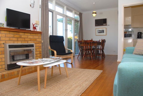Green Grove - Your Accommodation 7