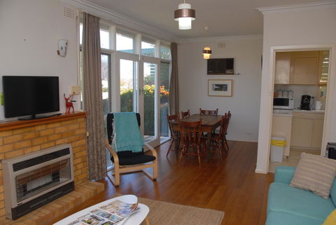 Green Grove - Your Accommodation 10