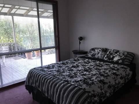 Eagle Bay Views - Your Accommodation 14