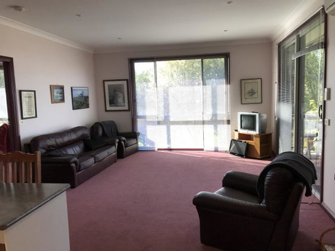 Eagle Bay Views - Your Accommodation 10