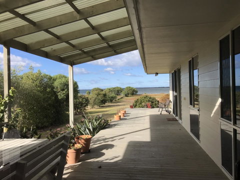 Eagle Bay Views - Your Accommodation 0