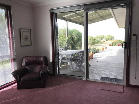 Eagle Bay Views - Your Accommodation 7