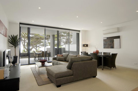 C-Scape Water Front Apartment - Your Accommodation 3