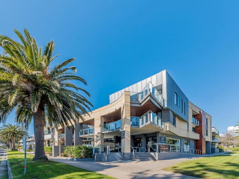 C-Scape Water Front Apartment - Your Accommodation 9