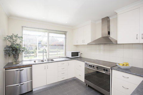 Beechworth Cedar Cottages - Your Accommodation 4