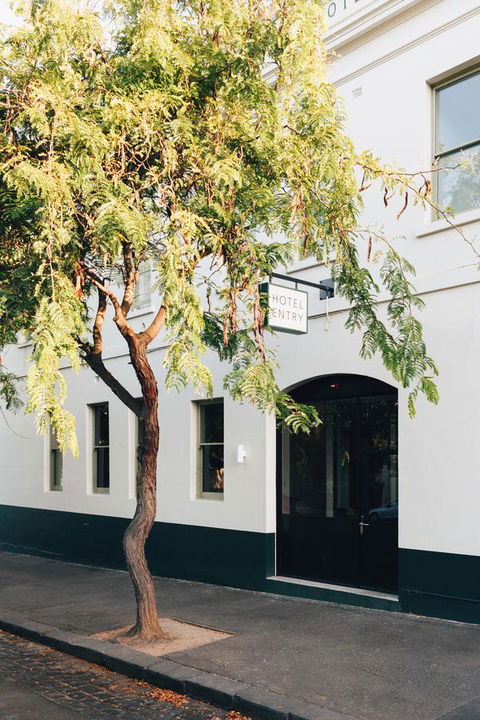 Naughtons Hotel - Your Accommodation 4
