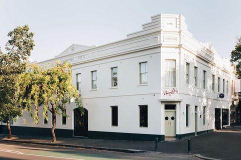 Naughtons Hotel - Your Accommodation 0