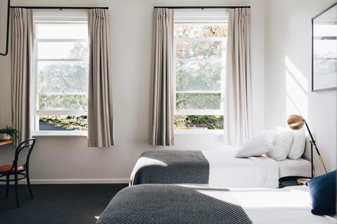 Naughtons Hotel - Your Accommodation 8