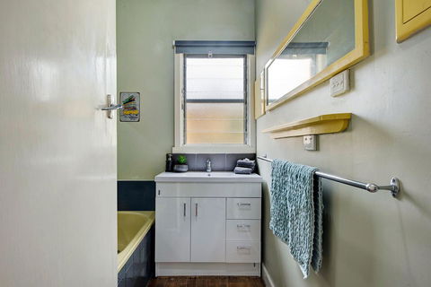 Jettycove Beach House - Your Accommodation 10