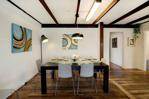 Jettycove Beach House - Your Accommodation 4