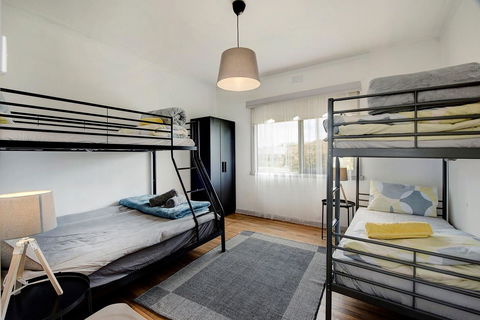 Jettycove Beach House - Your Accommodation 7