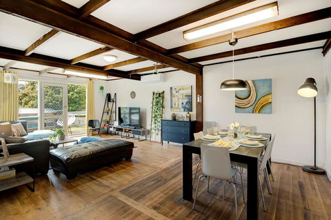 Jettycove Beach House - Your Accommodation 3