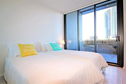 Auzzie Apartments Docklands, Melbourne - Your Accommodation 10
