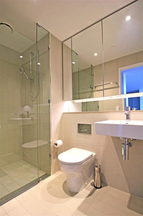 Auzzie Apartments Docklands, Melbourne - Your Accommodation 12