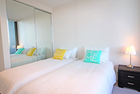 Auzzie Apartments Docklands, Melbourne - Your Accommodation 11