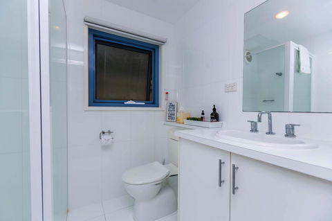 The Waterfront Apartment - Your Accommodation 11