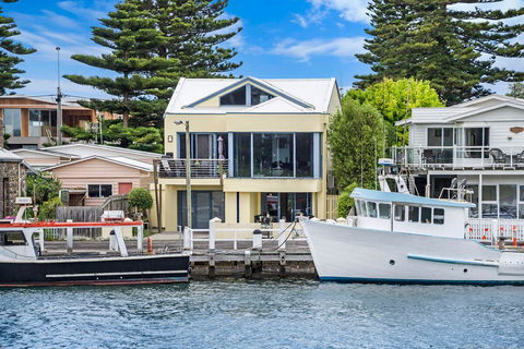 The Waterfront Apartment - Your Accommodation 3