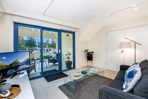 The Waterfront Apartment - Your Accommodation 10